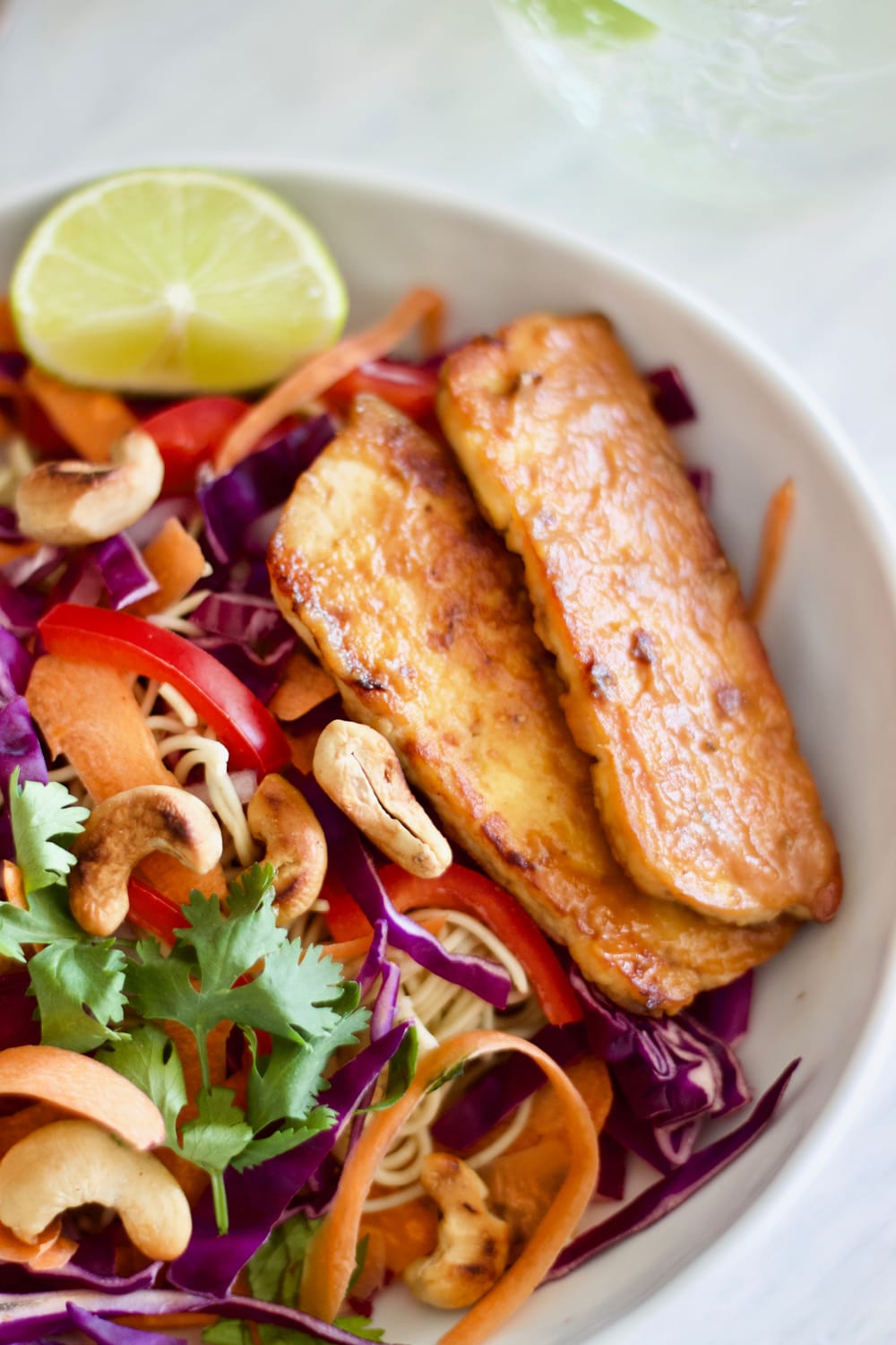 healthy-vegan-noodles-salad-tofu-peanut sauce-salada-saudável-noodles asiáticos-molho de amendoim-1