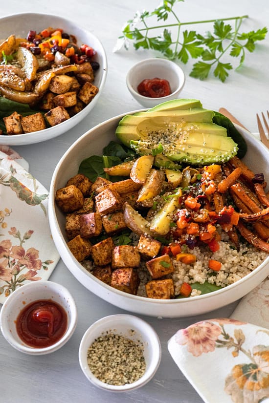 Roasted Crispy Tofu and Veggies Bowl - Nourish Bowl de Tofu Crocante e Vegetais Assados Vegan e Saudável