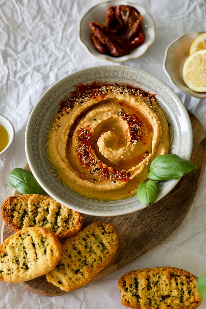 sun-dried-tomato-basil-hummushúmus-de-tomate-seco-e-manjericão