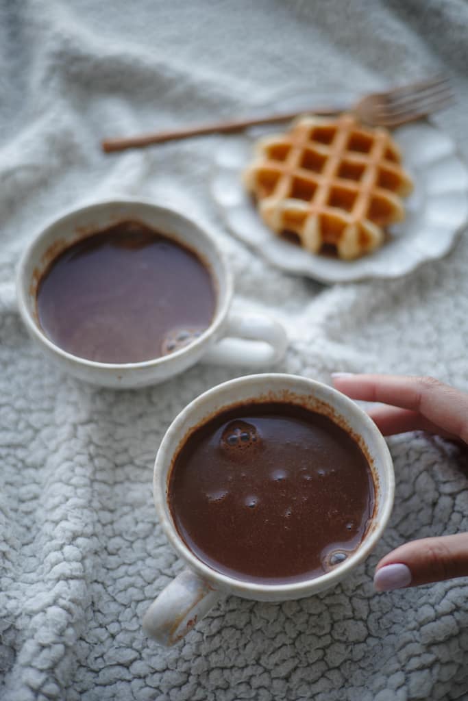 healthy-vegan-gingerbread-hot-chocolate - 1