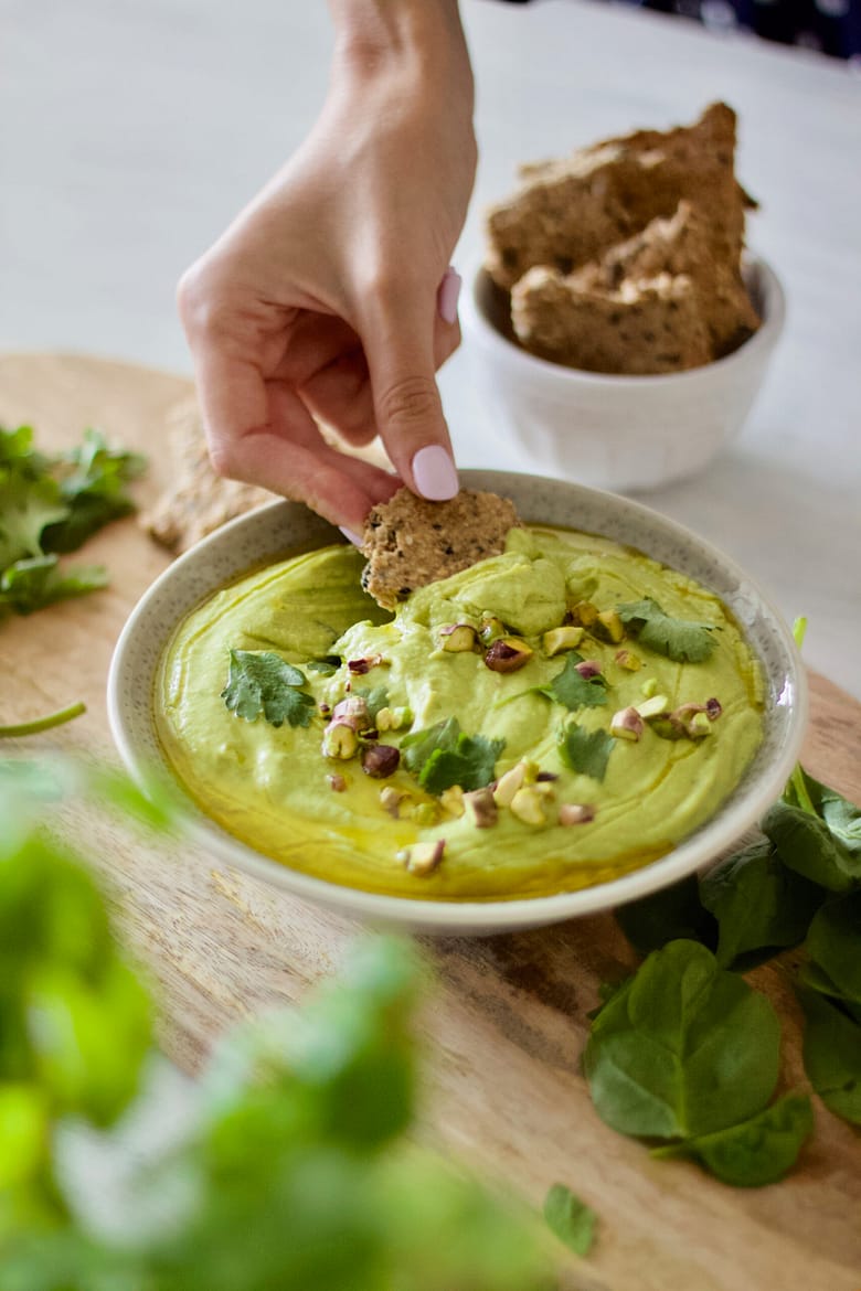 Healthy-Hummus-fresh herbs-cilantro-saudável-húmus-ervas aromáticas-coentros-1