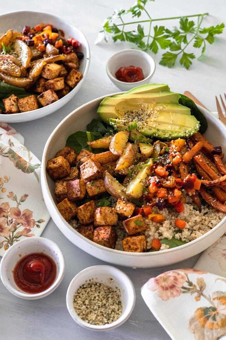Roasted Crispy Tofu and Veggies Bowl - Nourish Bowl de Tofu Crocante e Vegetais Assados Vegan e Saudável