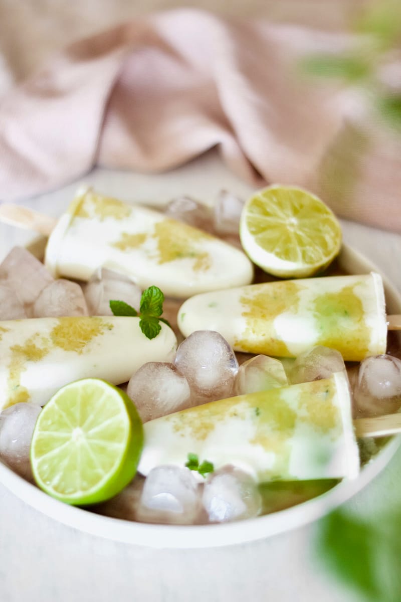 healthy-vegan-pinacolada-popsicles-saudável-gelado-leite de côco-ananás-4
