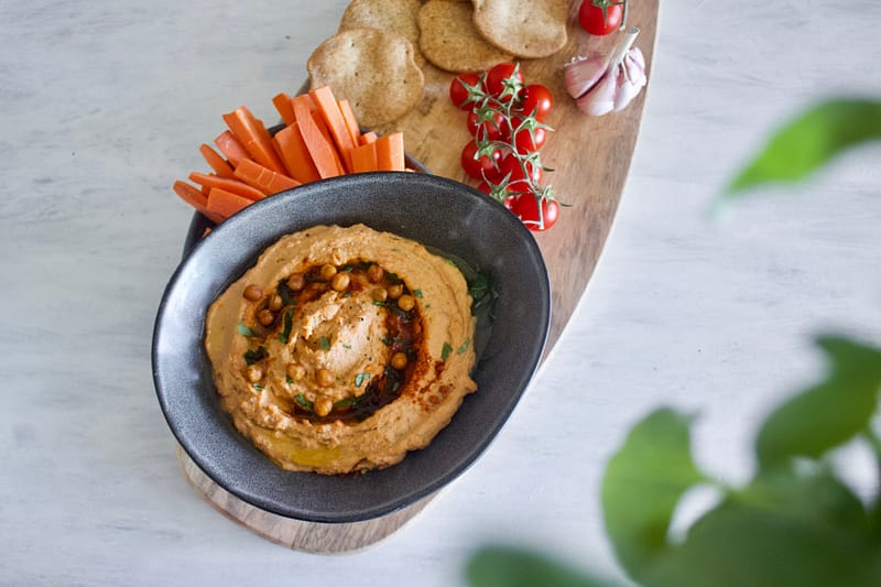 healthy-snack-sun dried tomato-basil-hummus-saudável-tomate seco-manjericāo-4